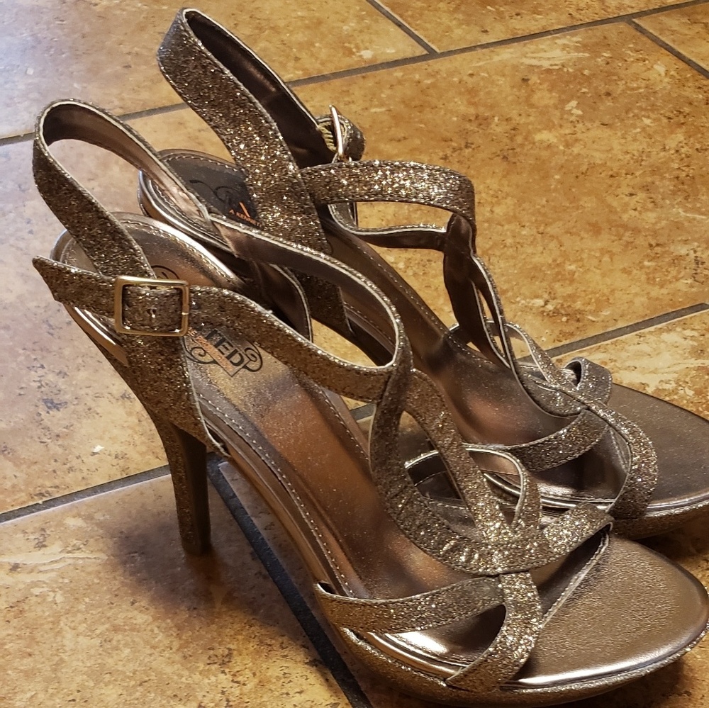 New Unlisted by Kenneth Cole size 10M